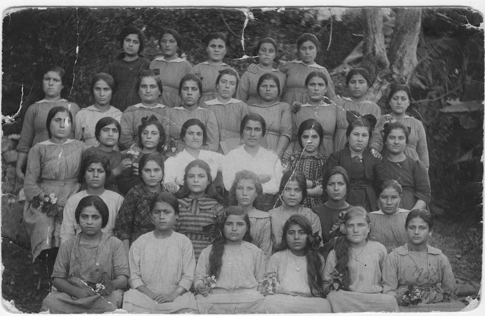 دختران یتیم ارمنی